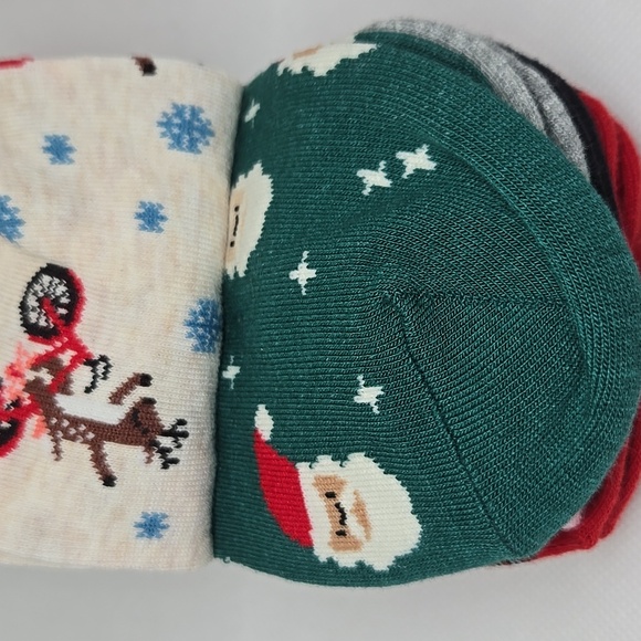 NWT Women's Old Navy 6 Pair Assorted Holiday Ankle Socks One Size - Picture 4 of 9